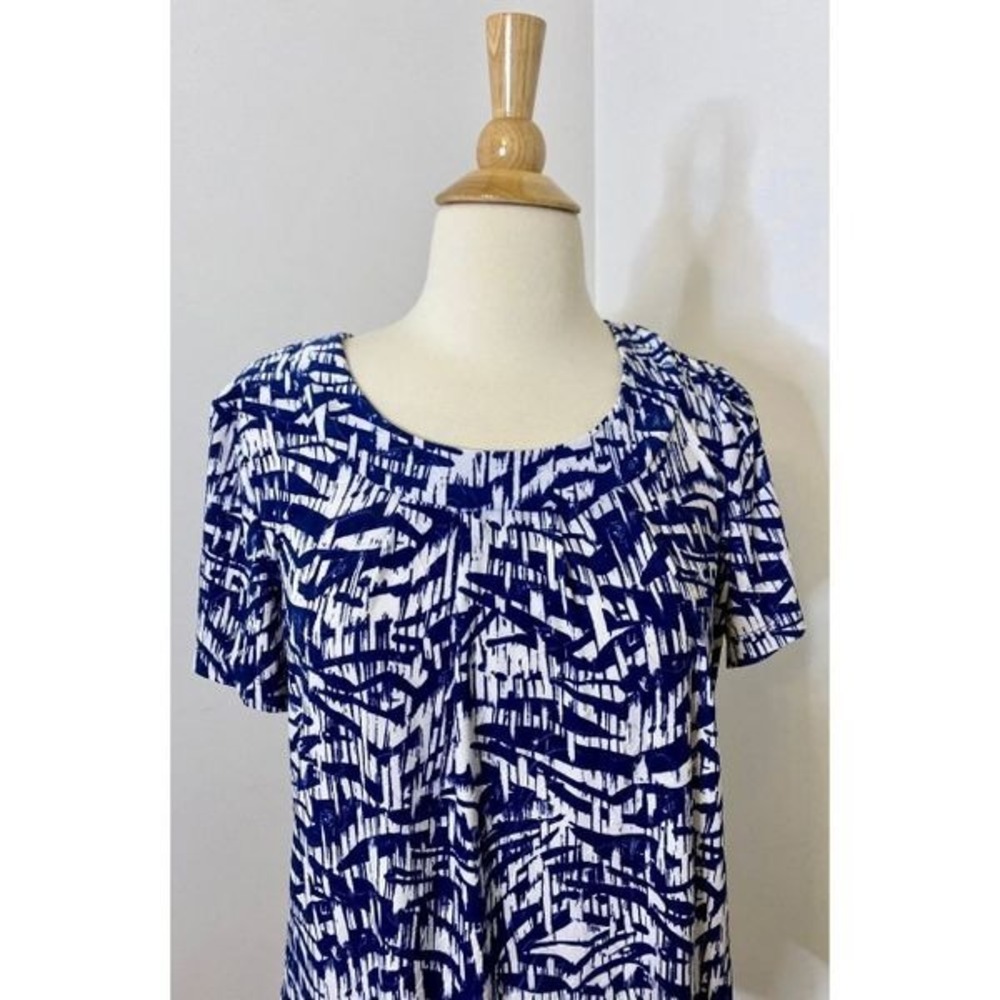 JB Collection Embossed Print Top - Picture 2 of 7